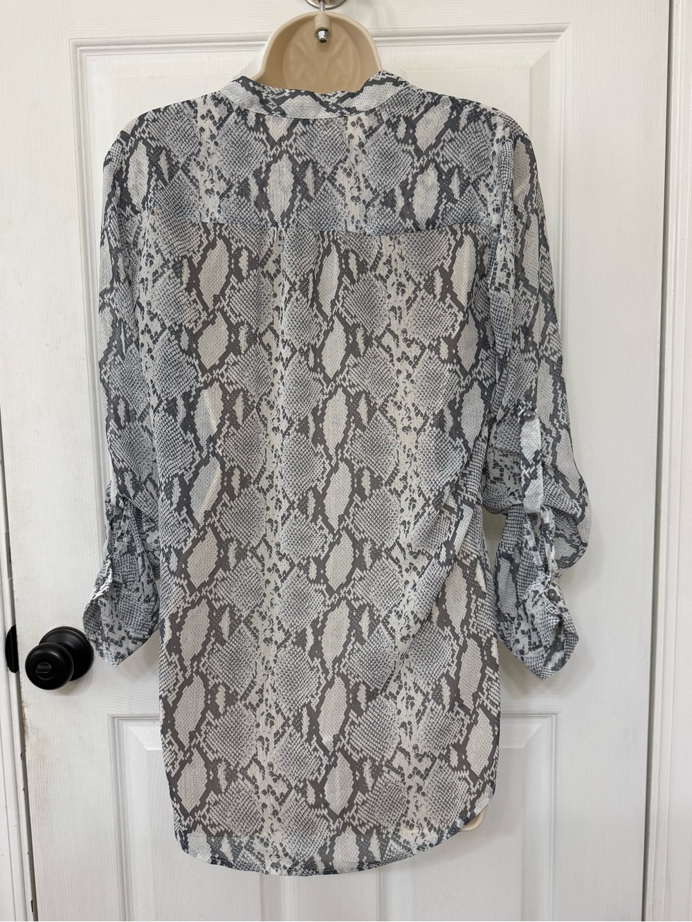 KUT from the Kloth Harper Snake Print Roll Tab Blouse Gray Small - Picture 4 of 15